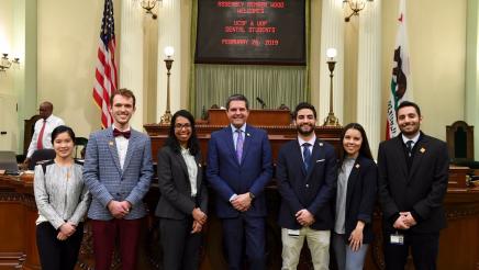 Assemblymember Wood welcomes dental students from UCSF and UOP to the Assembly Floor
